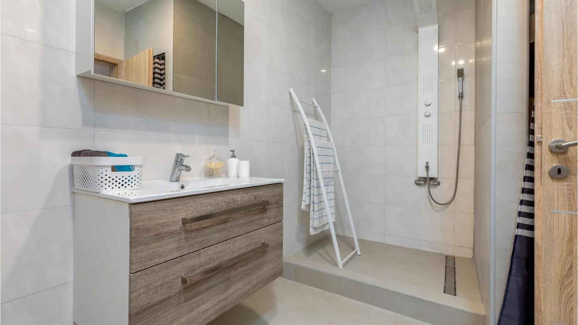 Awesome Apartment In Pula With Wifi 0*,